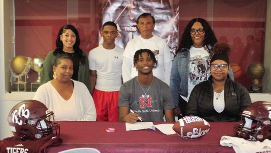 BBHS WR LeBlanc signs with Nicholls