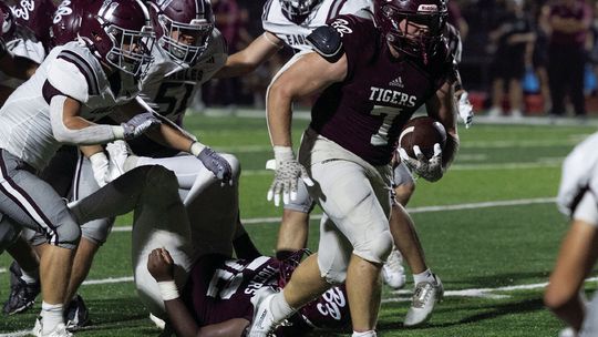 Breaux Bridge rallies late to beat VC, 28-27