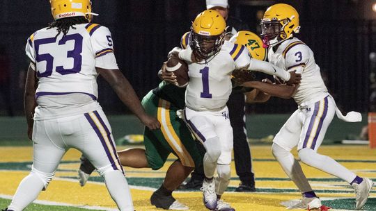 Cecilia dominates St. Martinville, 53-0