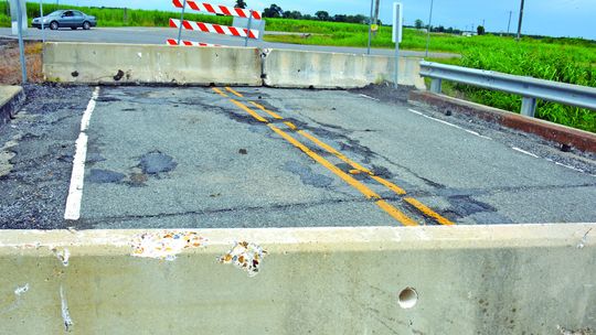 DELCAMBRE RD. BRIDGE CLOSED