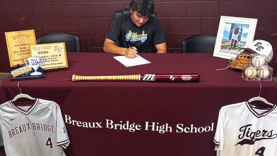 Ellender signs with Nunez Community College BB team