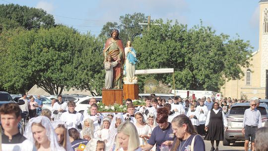 French Mass with Bishop Deshotel begins Fête-Dieu du Teche 2026