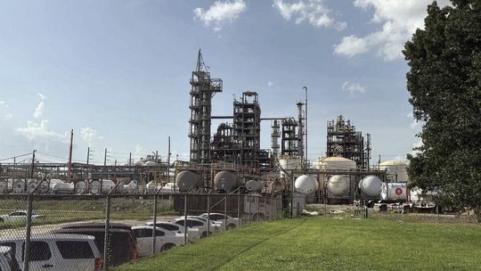 Louisiana could cut royalties on oil produced on state lands