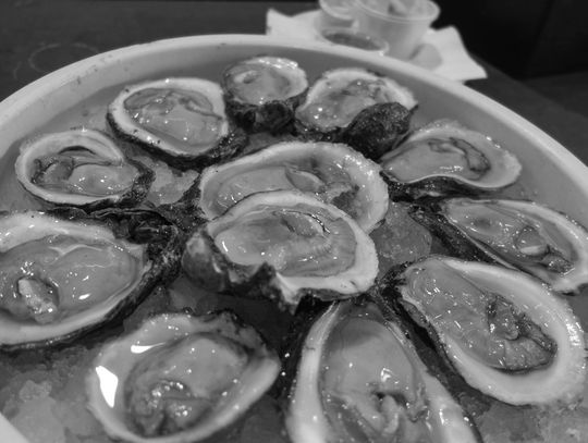 Are raw oysters safe to eat?
