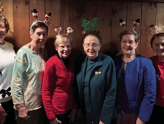 Beta Rho holds Christmas social