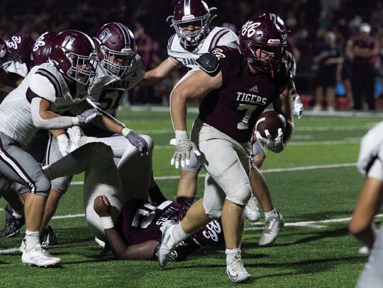 Breaux Bridge rallies late to beat VC, 28-27