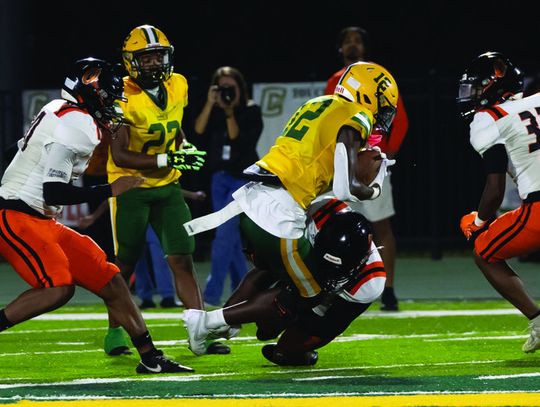 ’Dawgs race past Opelousas, 57-3