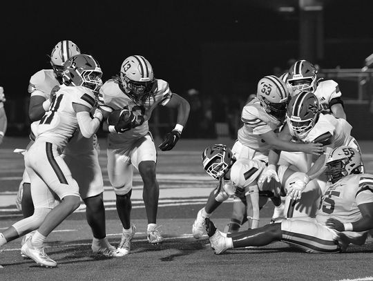 Dawgs rally against Pios but fall short, 45-35