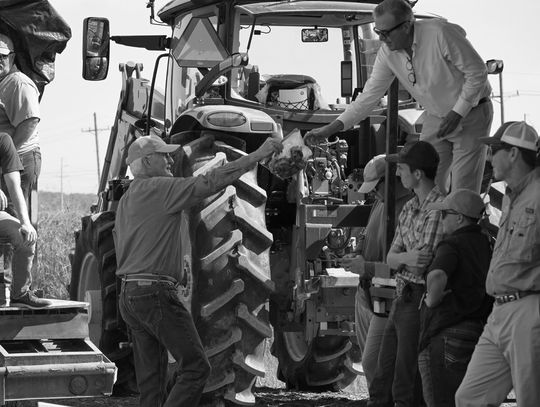 Field stop highlights soil conservation practices