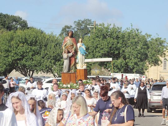 French Mass with Bishop Deshotel begins Fête-Dieu du Teche 2026