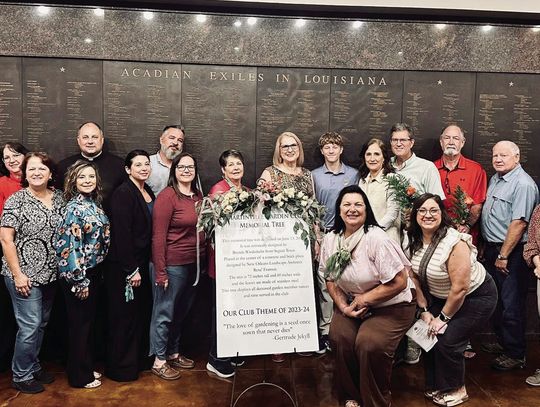 Garden Club holds Memorial Leaf Dedication ceremony