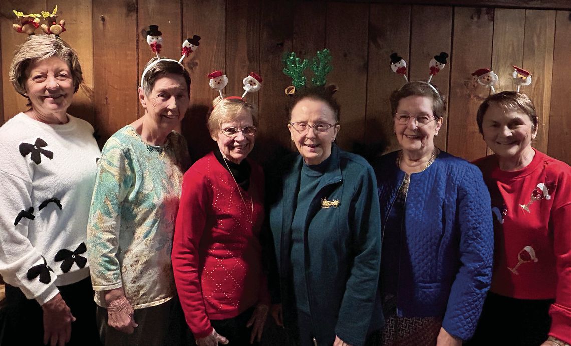 Beta Rho holds Christmas social