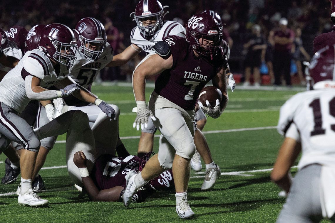 Breaux Bridge rallies late to beat VC, 28-27