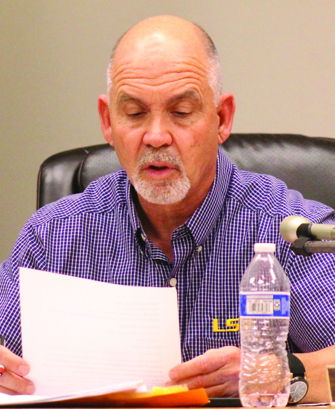 Councilman again raises issue of campaign posters on public property