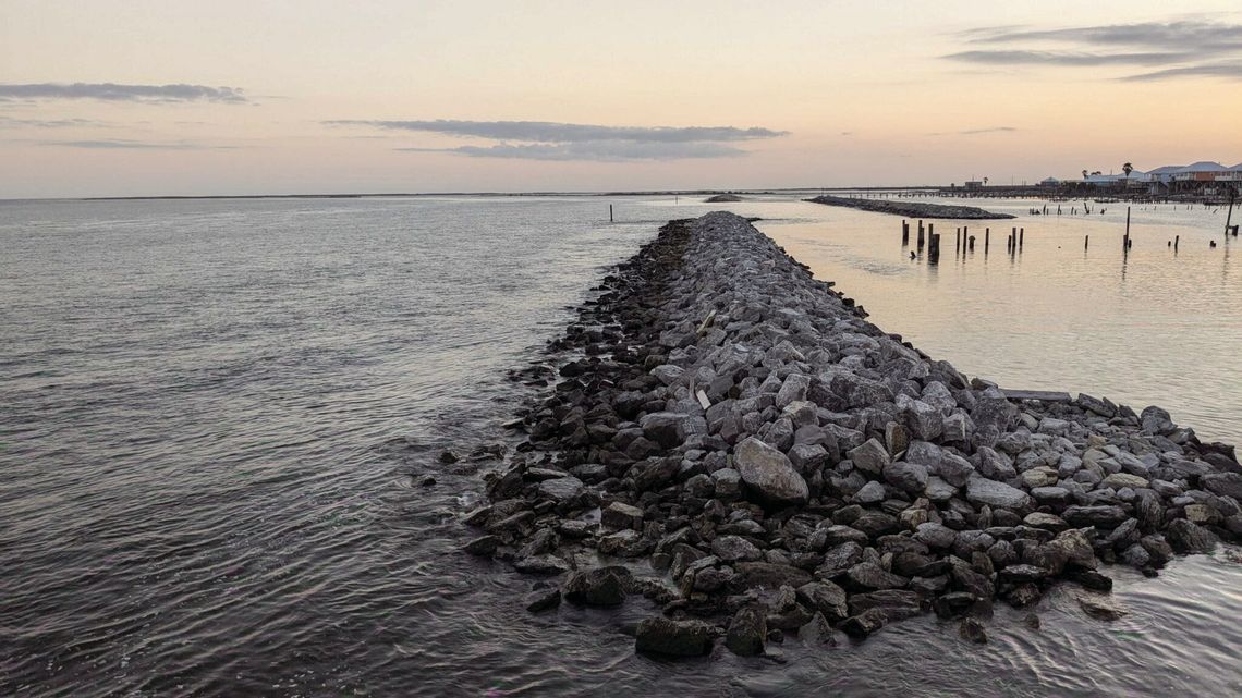 Deadly bacteria lurks in La. coastal waters Deadly bacteria lurks in La. coastal waters