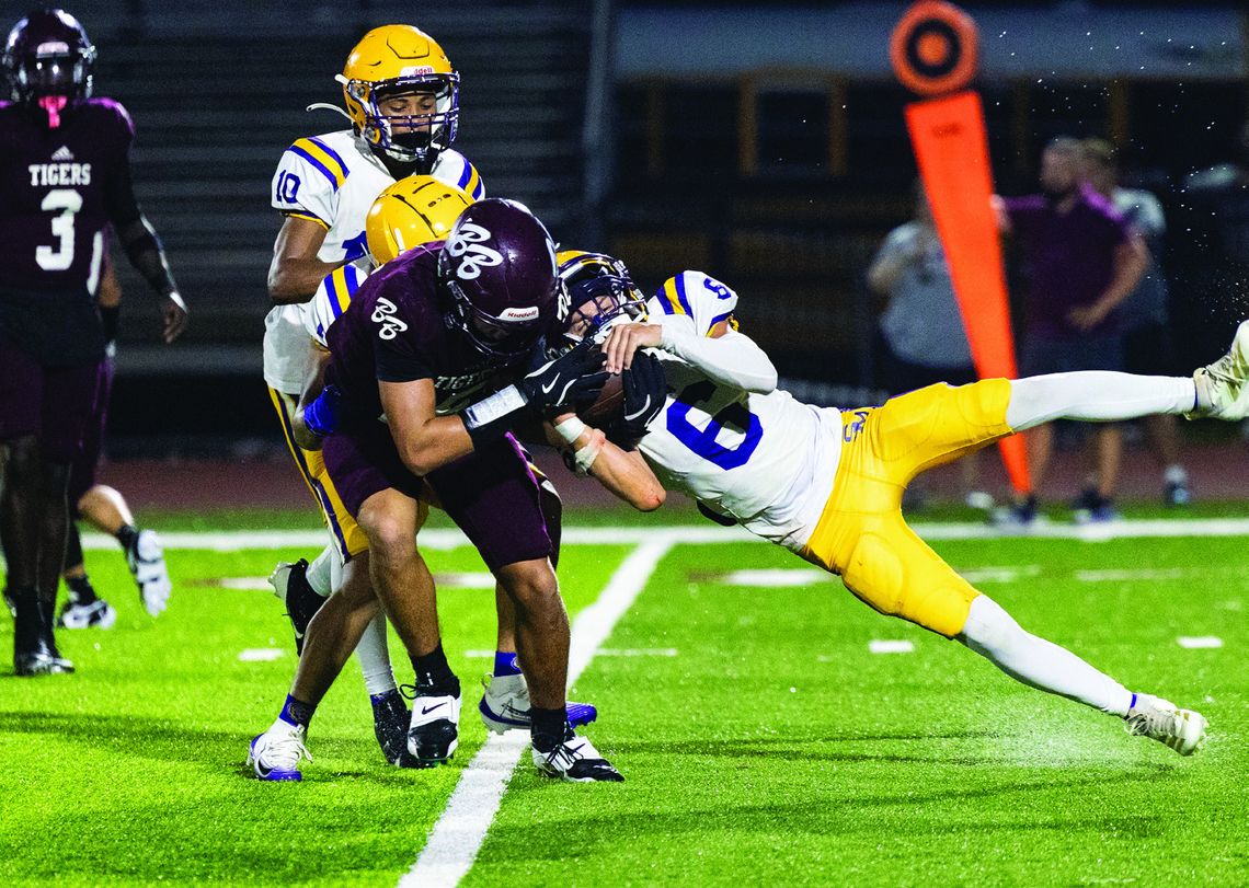 St. Martinville uses 2nd quarter outburst to beat BBHS St. Martinville uses 2nd quarter outburst to beat BBHS